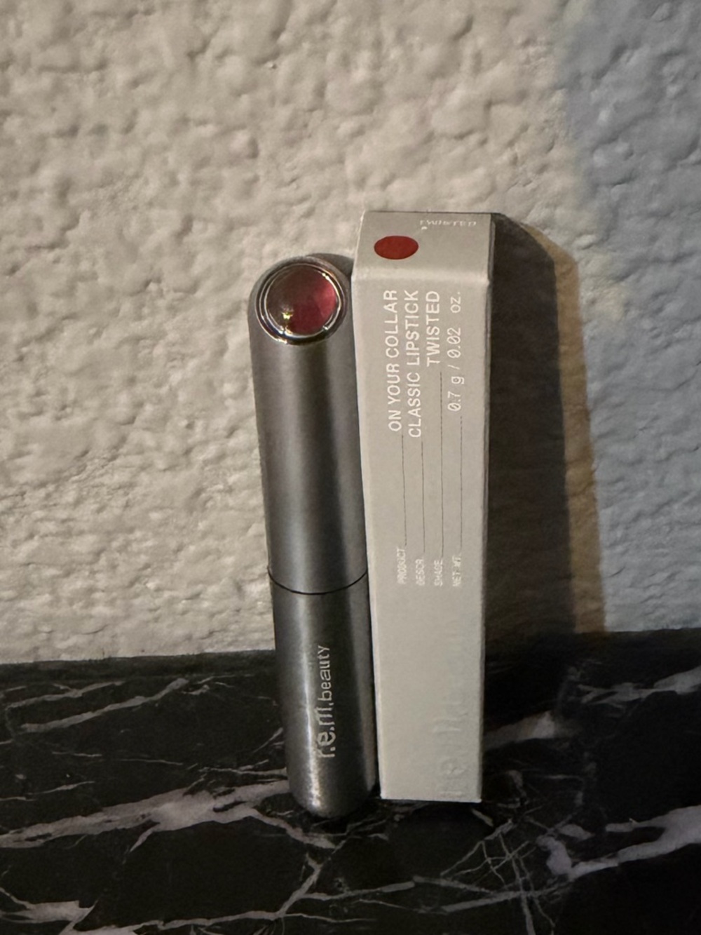 R.e.m. beauty ON YOUR COLLAR classic lipstick twisted